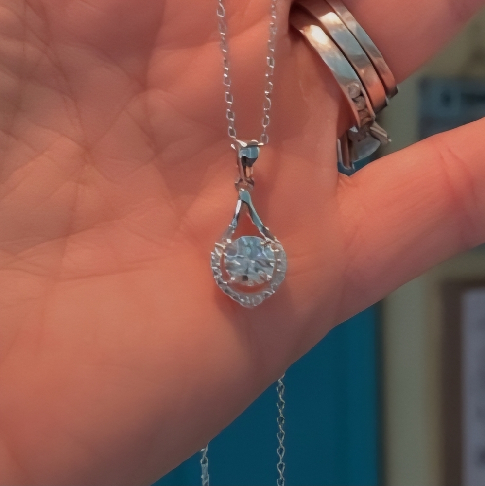 NWT One Carat GRA Certified Moissanite Pendant Necklace‎